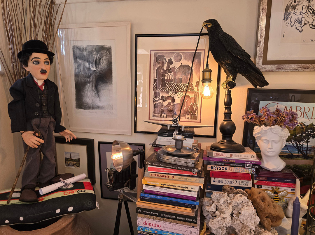 Antouanetta Apartments主图