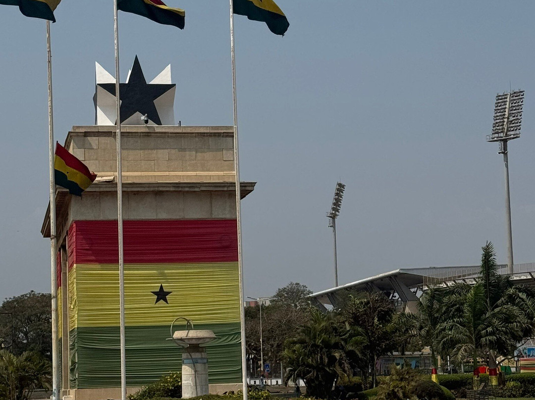 Black Star Gate-阿克拉必去景点