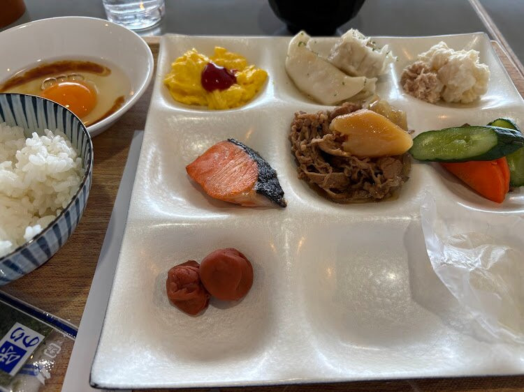 横手广场附楼饭店主图