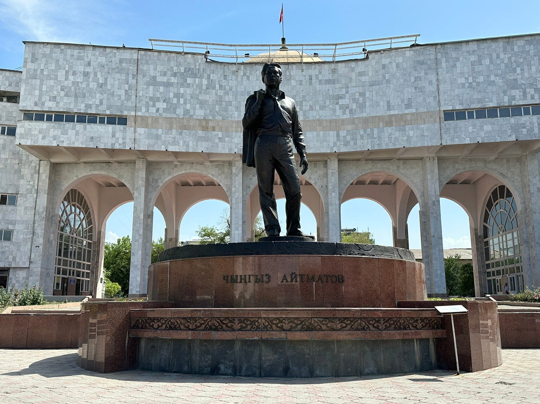 Monument to Chingiz Aitmatov-比斯凯克必去景点