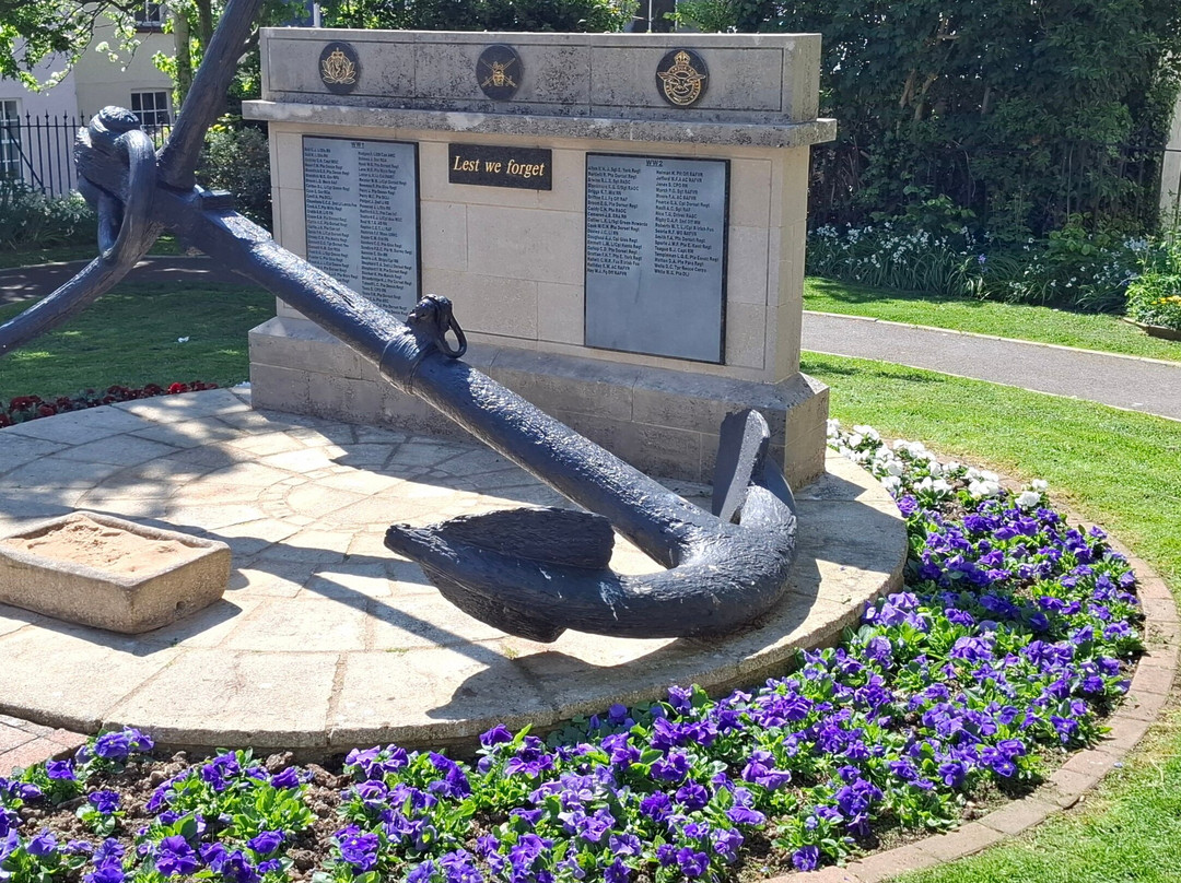 Monmouth Street Memorial-莱姆里杰斯必去景点