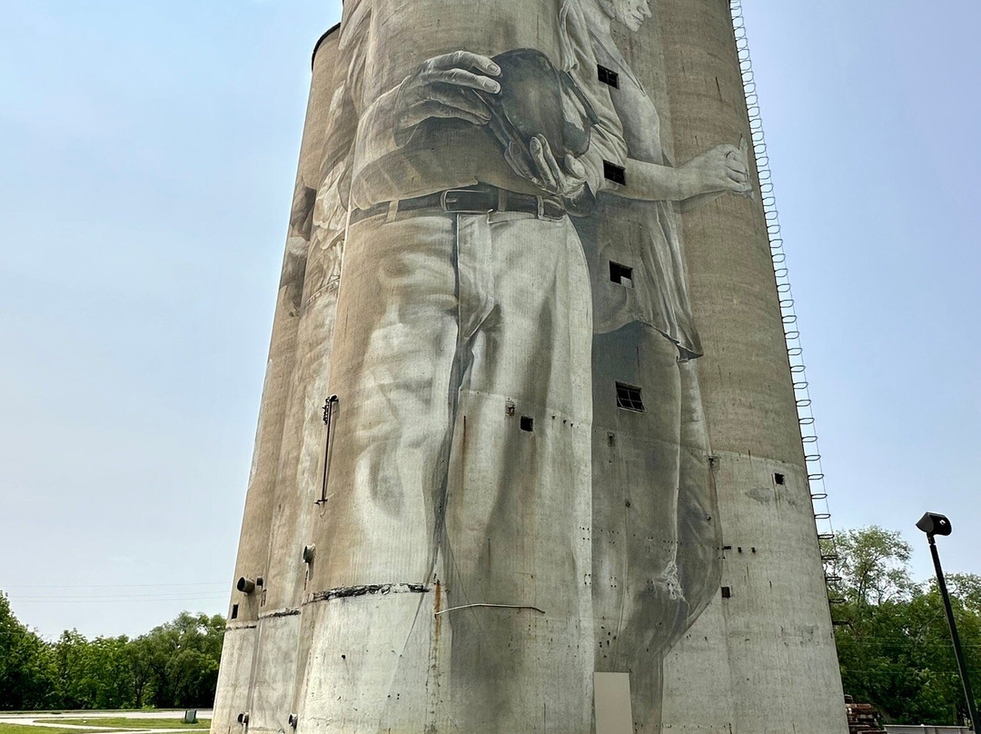 Fort Dodge Grain Silo Mural景点图片