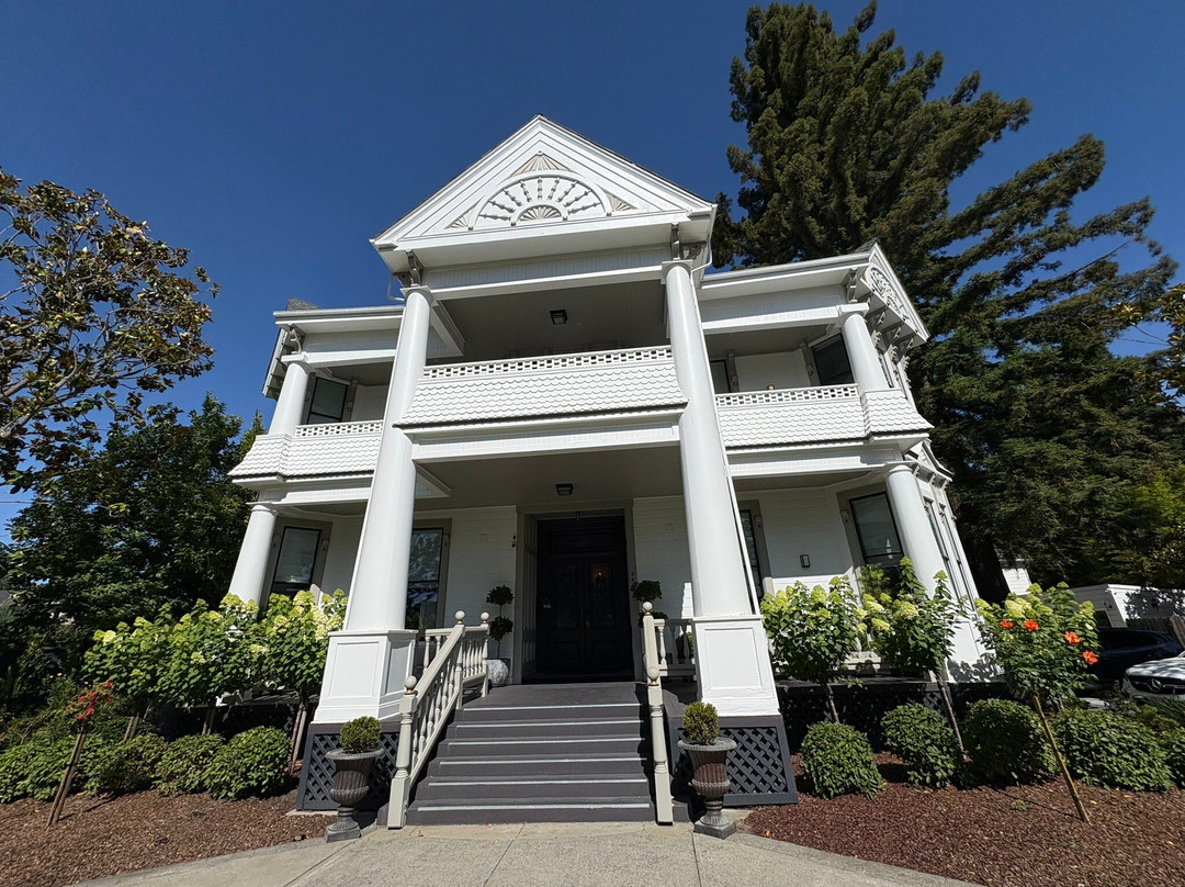 White House Napa主图