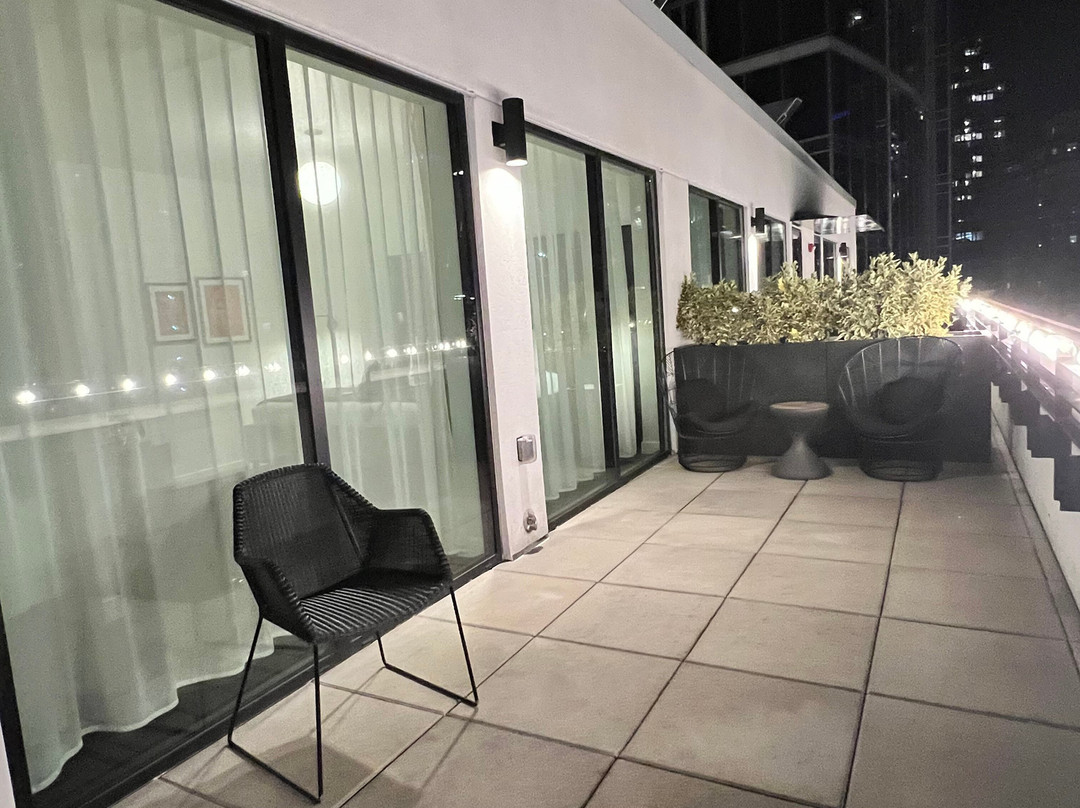 The State Hotel主图