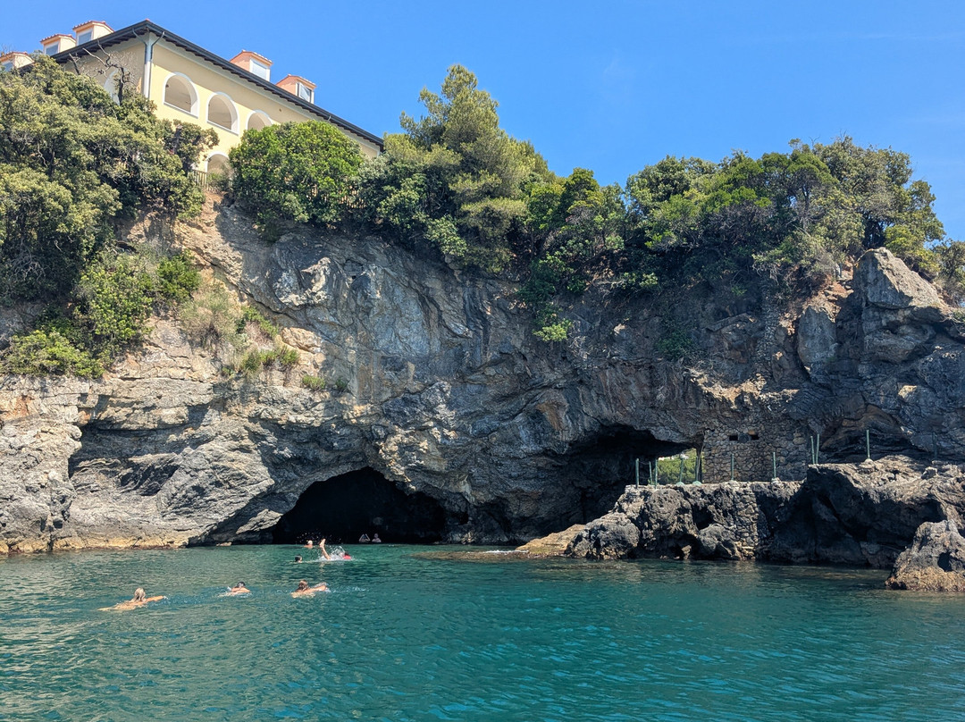 Blue Moon Rent boat La Spezia-拉斯佩齐亚必去景点