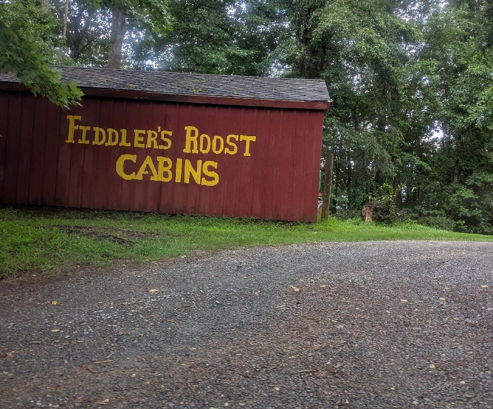 Fiddler's Roost Bed & Breakfast Cabins主图