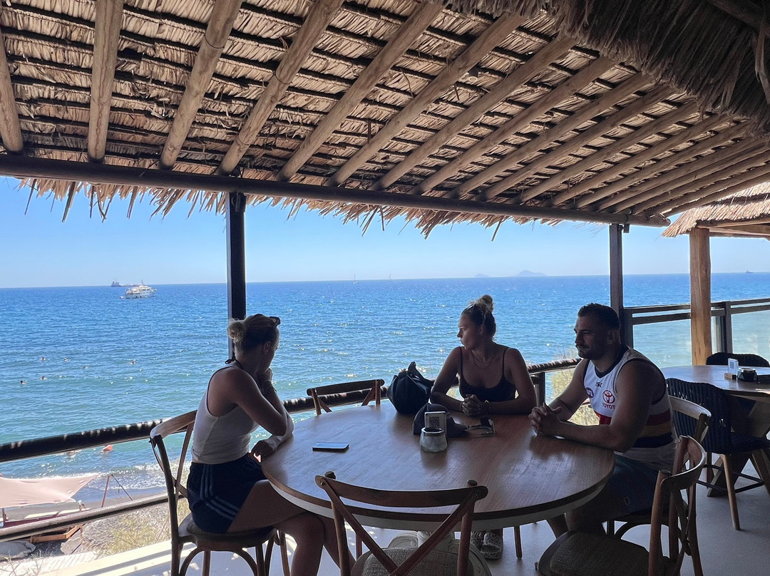 Eros Beach-佩里沃罗必去景点