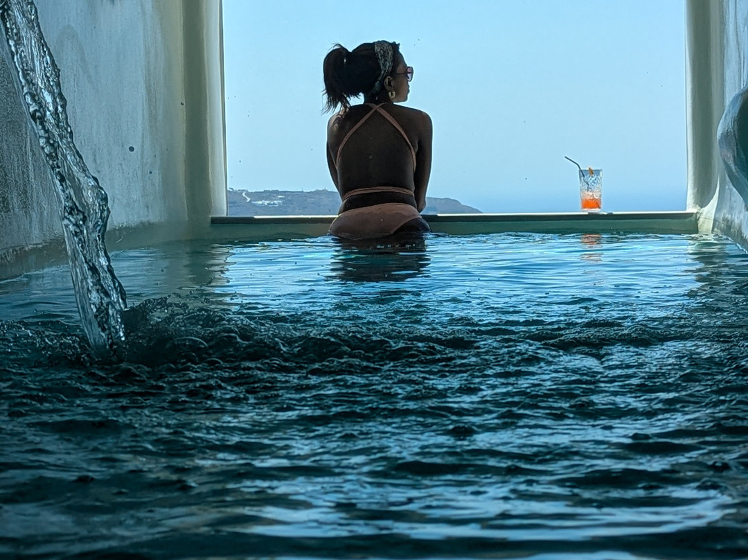 亚特里密套房酒店主图