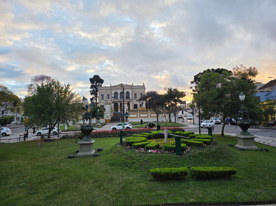 Praça Garibaldi-库里提巴必去景点