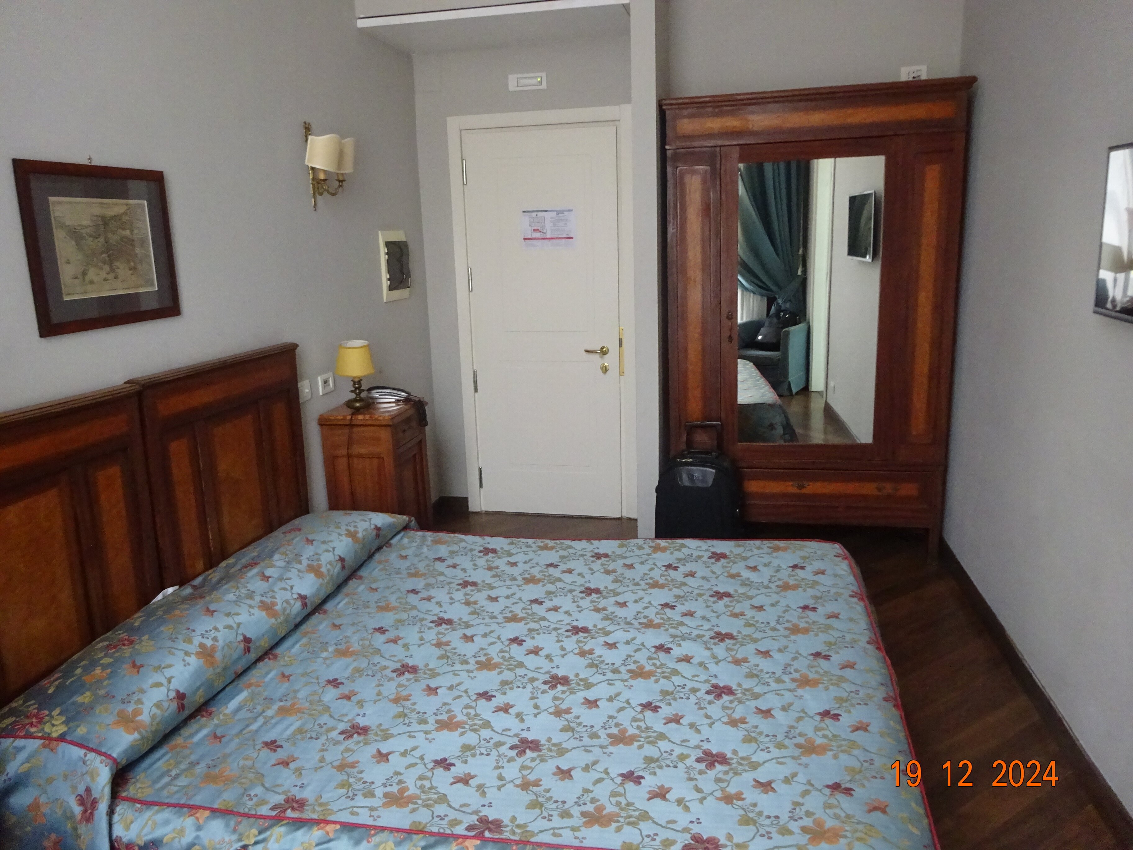 德库玛德尼查梅酒店-客卧