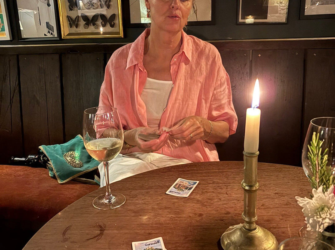 The Queen's Head主图