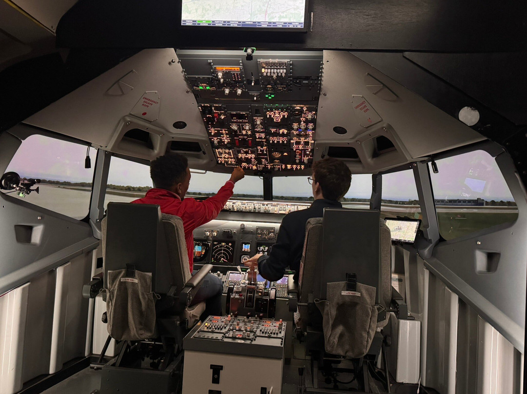Simair737 Flight Simulators-切尔滕纳姆必去景点