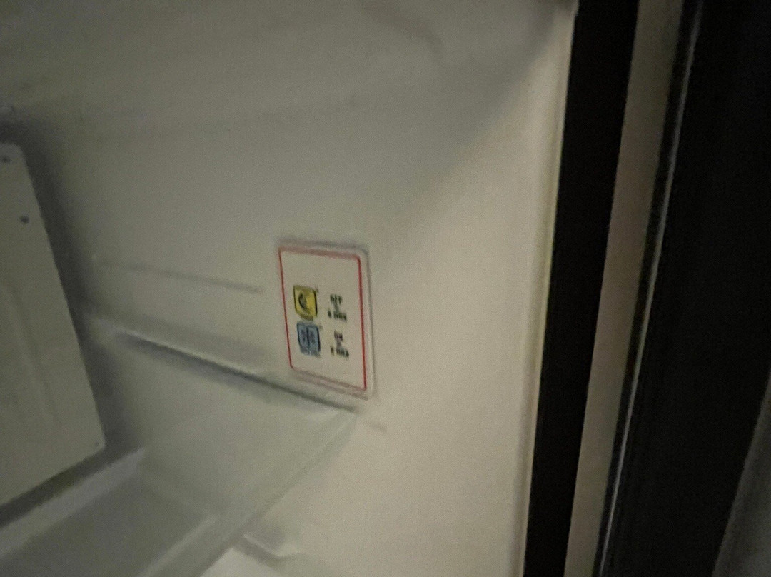 布法罗机场春季山丘套房酒店主图