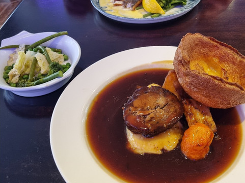 Lui's Bar & Kitchen主图