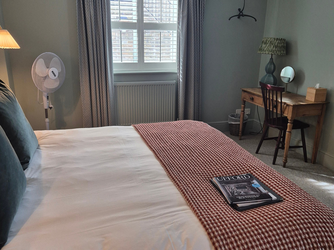 The White Hart主图