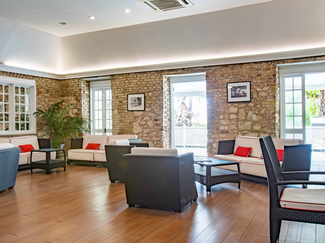 Island Inn Hotel主图