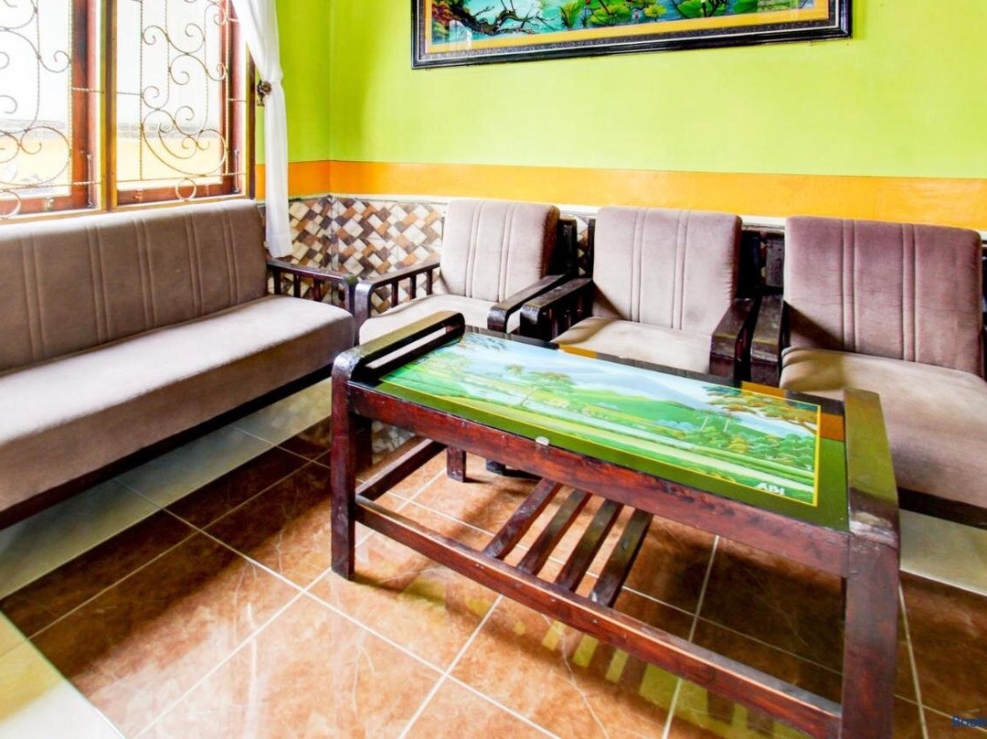 Oyo Life 93260 Bale Kosan