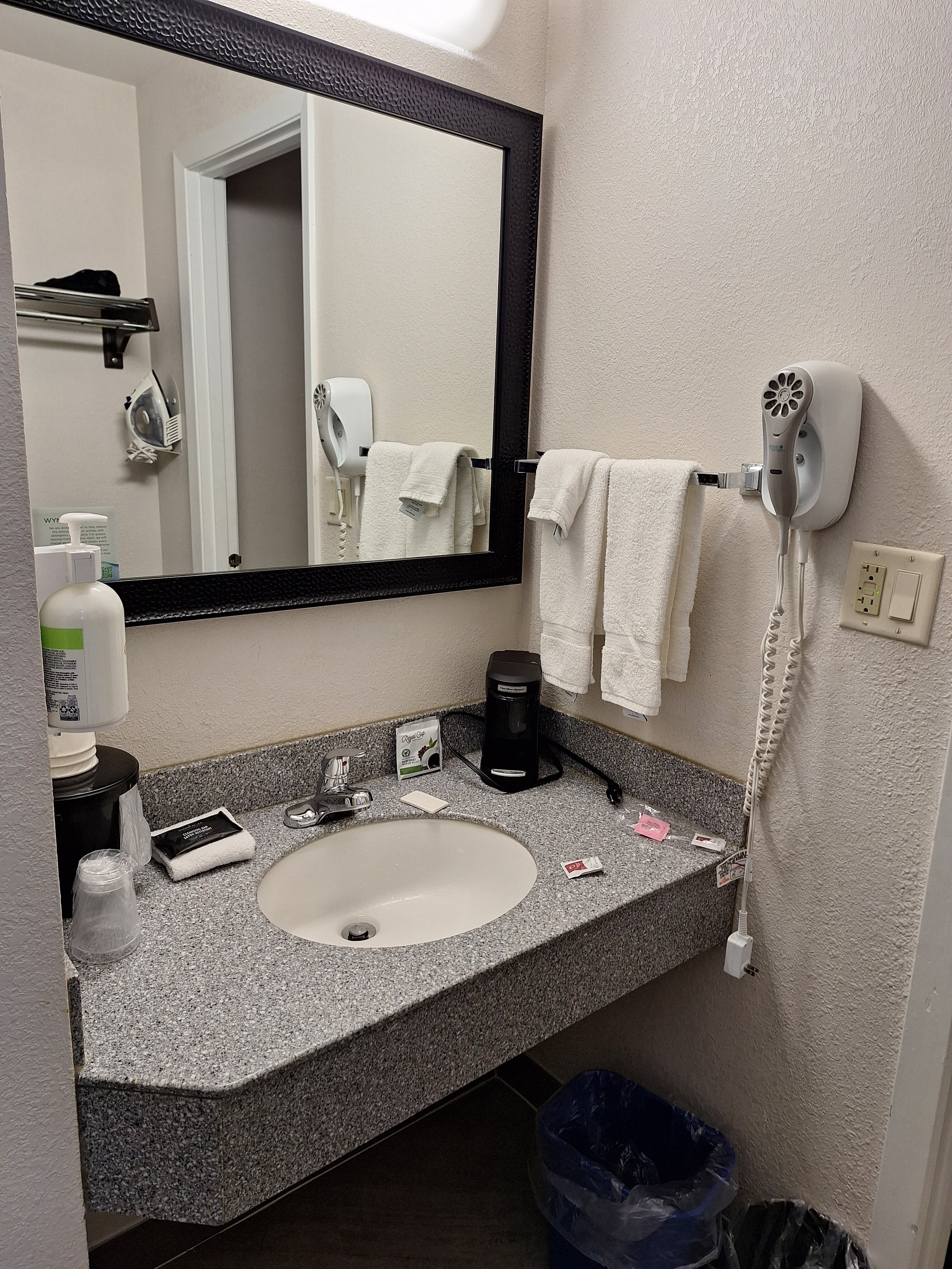 La Quinta Inn by Wyndham Oshkosh-浴室