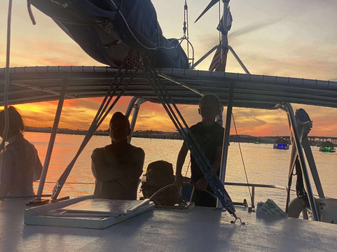 Smile n Wave Sailing Adventures-德斯廷必去景点