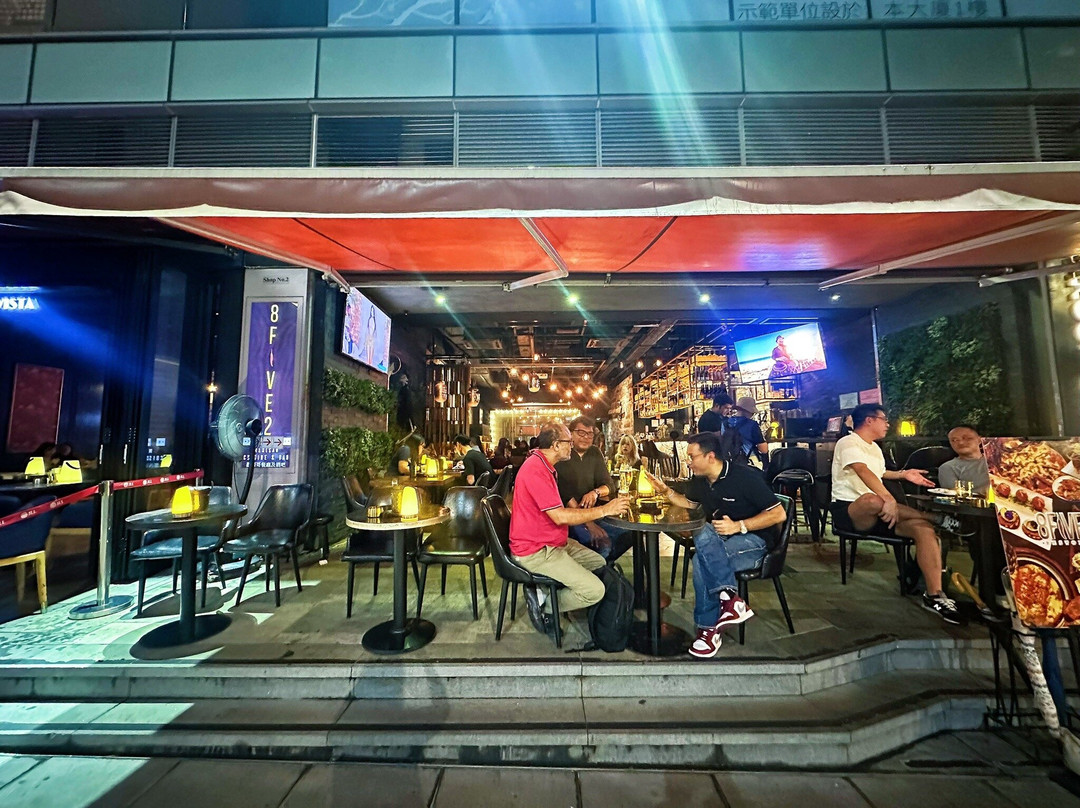 8Five2 Restobar