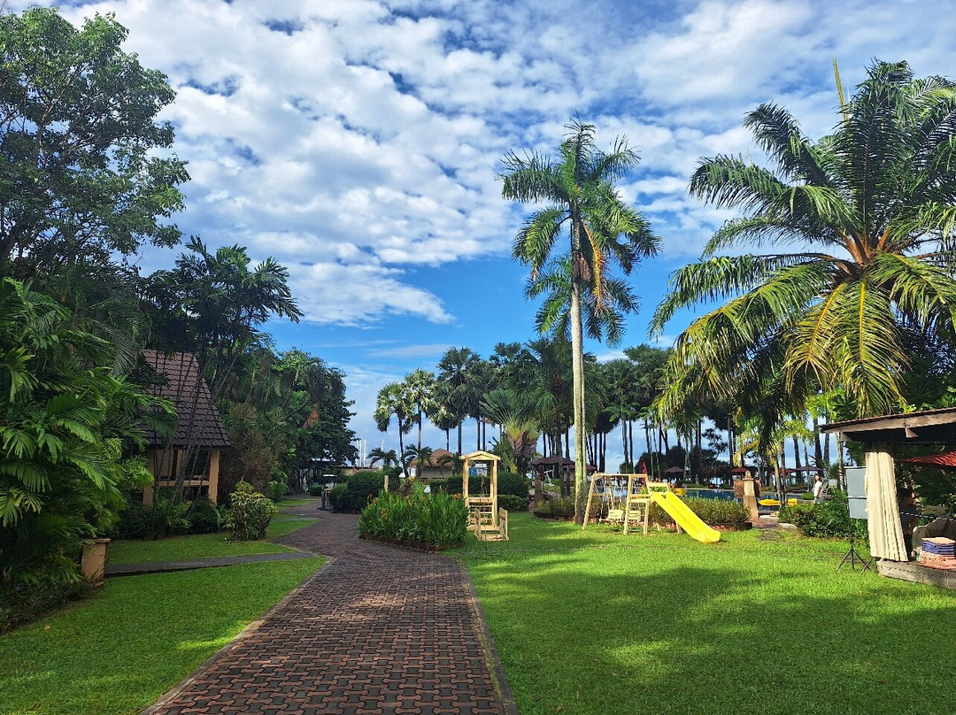 芭特尼海滩度假酒店主图