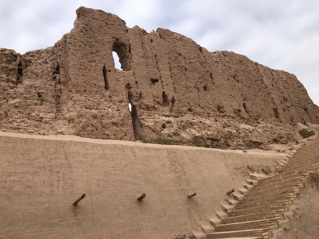Fortress Toprak Kala-Bustan必去景点