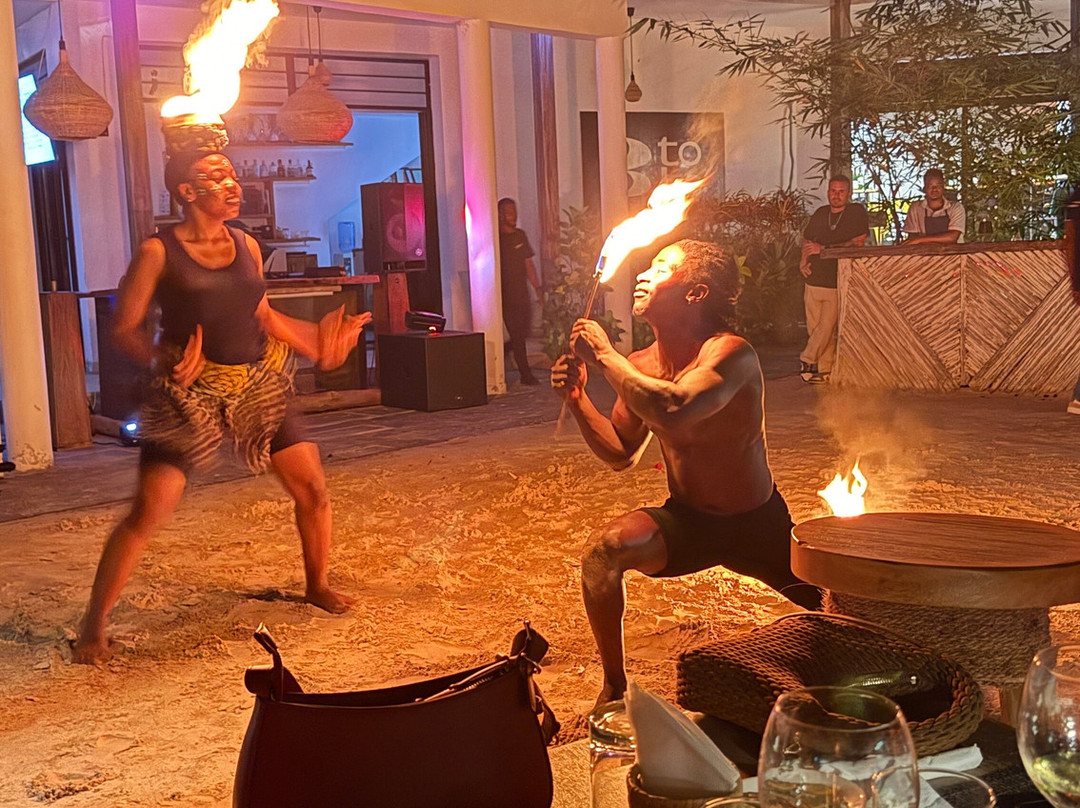 To Be. Club - Cocktail & Grill