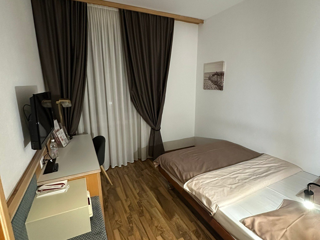 慕温匹克旅行酒店主图