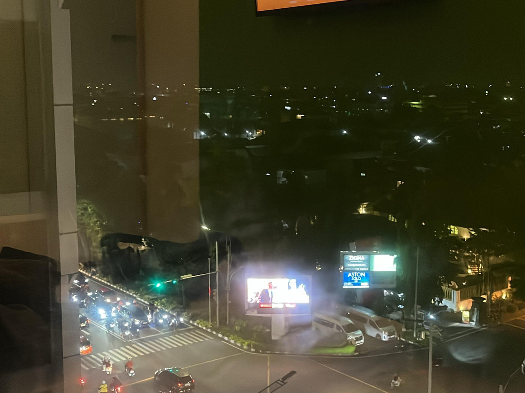 Pop! Hotel Solo主图