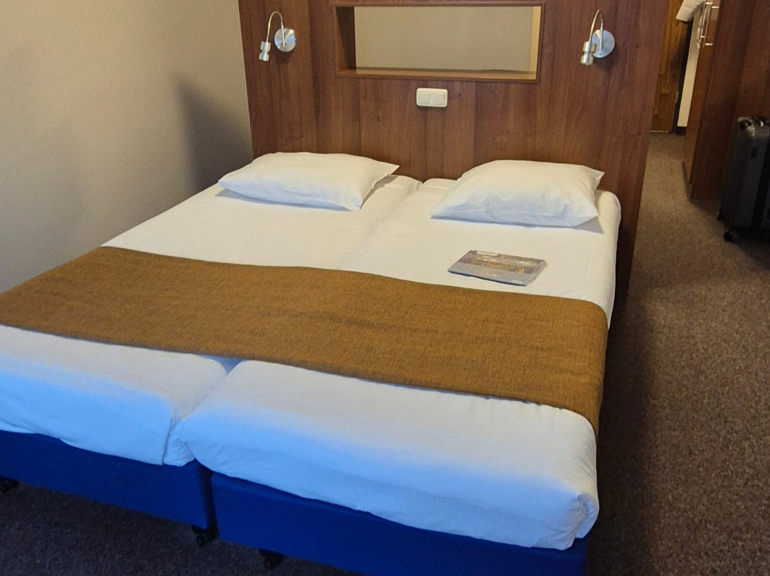 德博赫酒店主图