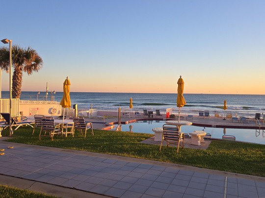 Tropical Manor主图