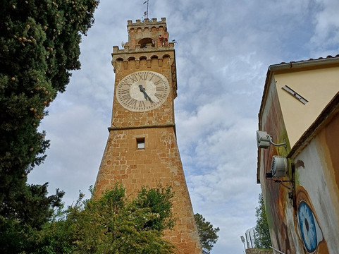 Torre del Barbarossa-Acquapendente必去景点