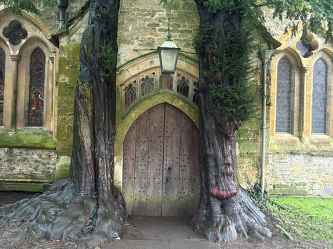 圣爱德华教堂-山地斯托必去景点