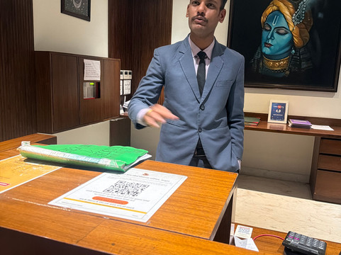 拉丽塔大酒店主图