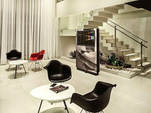 宜必思因佩拉特里斯酒店主图