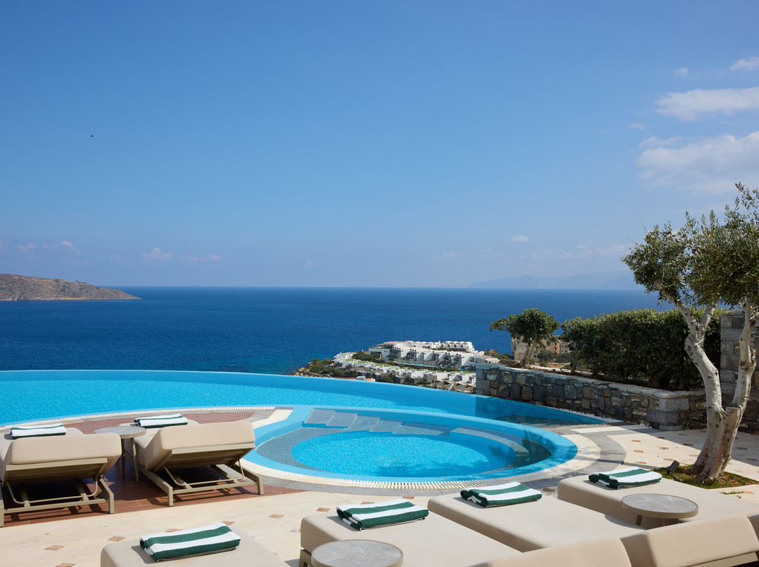 Elounda湾别墅由Sandglass