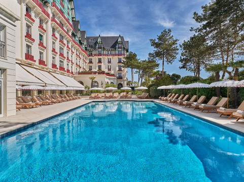 埃米塔日吕西安巴里亚酒店