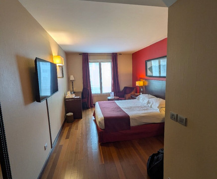 德贝尔尼酒店主图