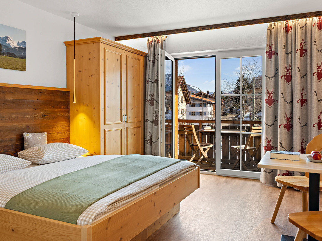 阳光因贝格博加思索夫酒店主图