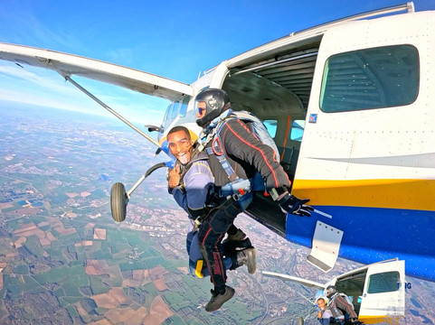 UK Parachuting-彼得伯勒必去景点