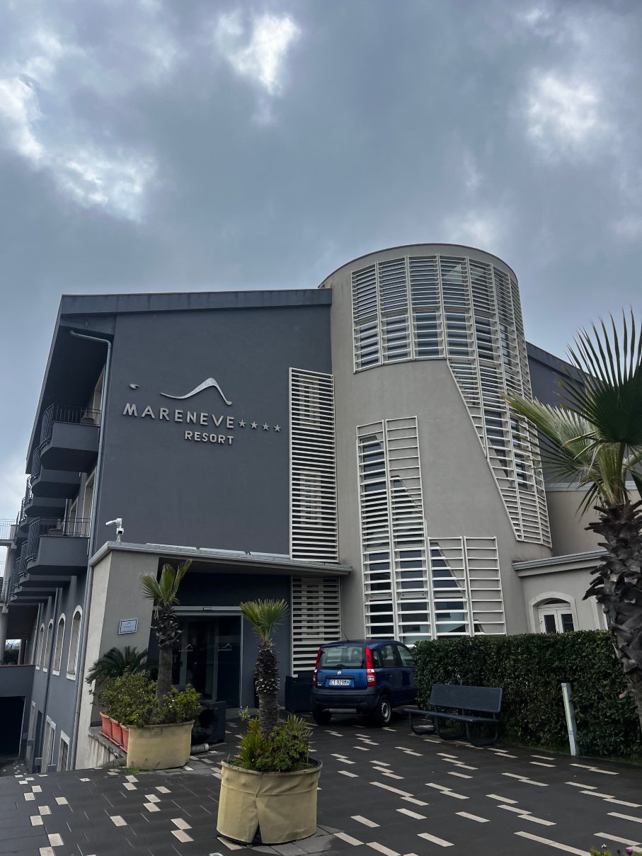 马勒内维度假村-官方