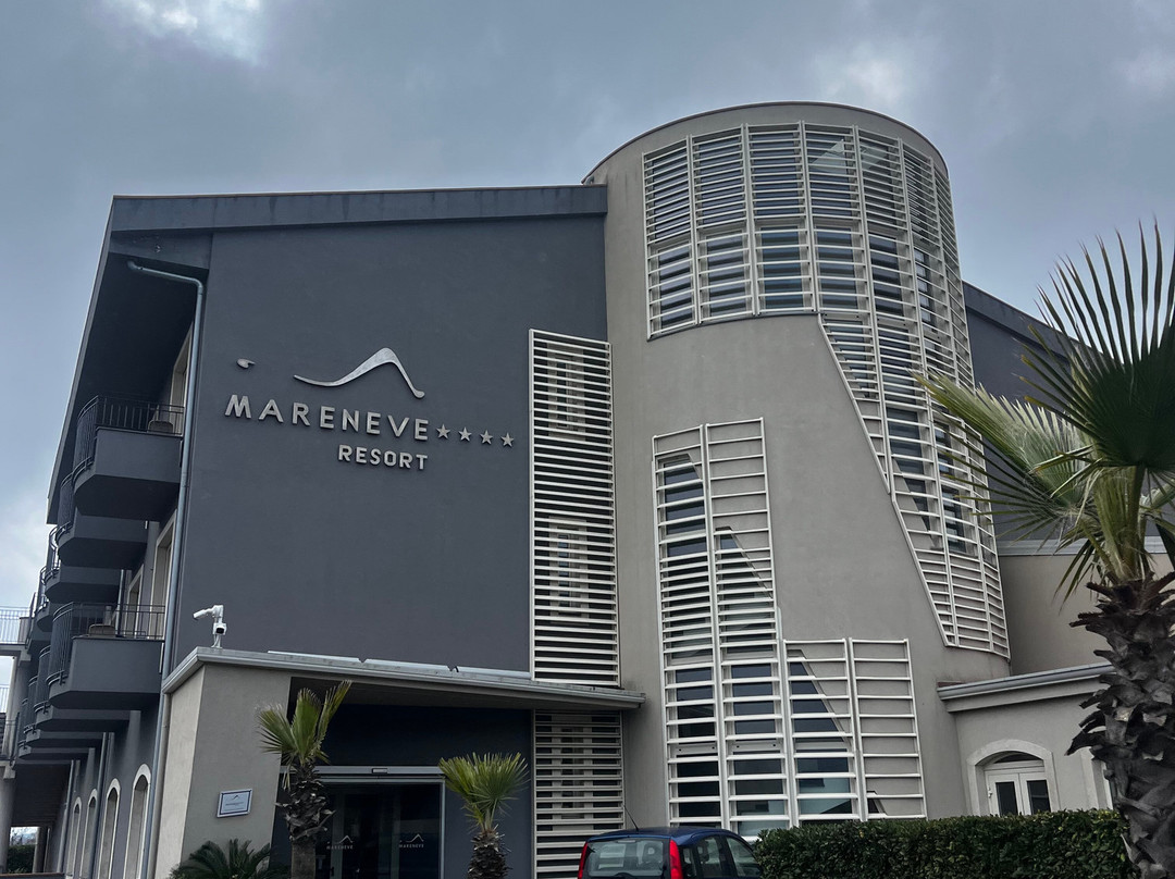 马勒内维度假村主图