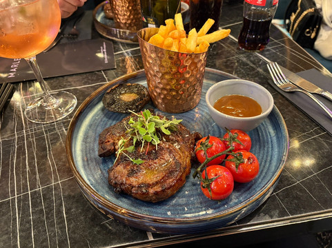 Marleys Brasserie & Lounge