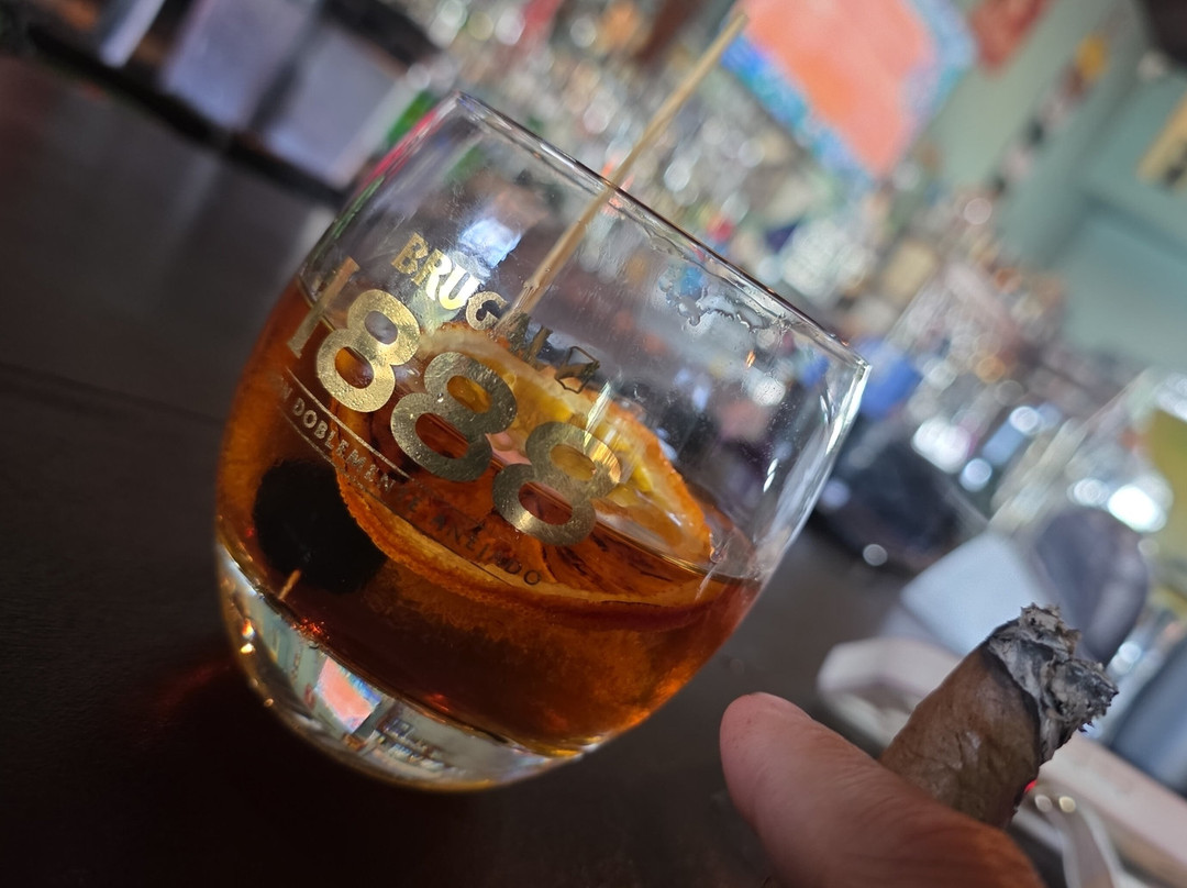 Aromas Cigar & Martini Bar-Road Town必去景点