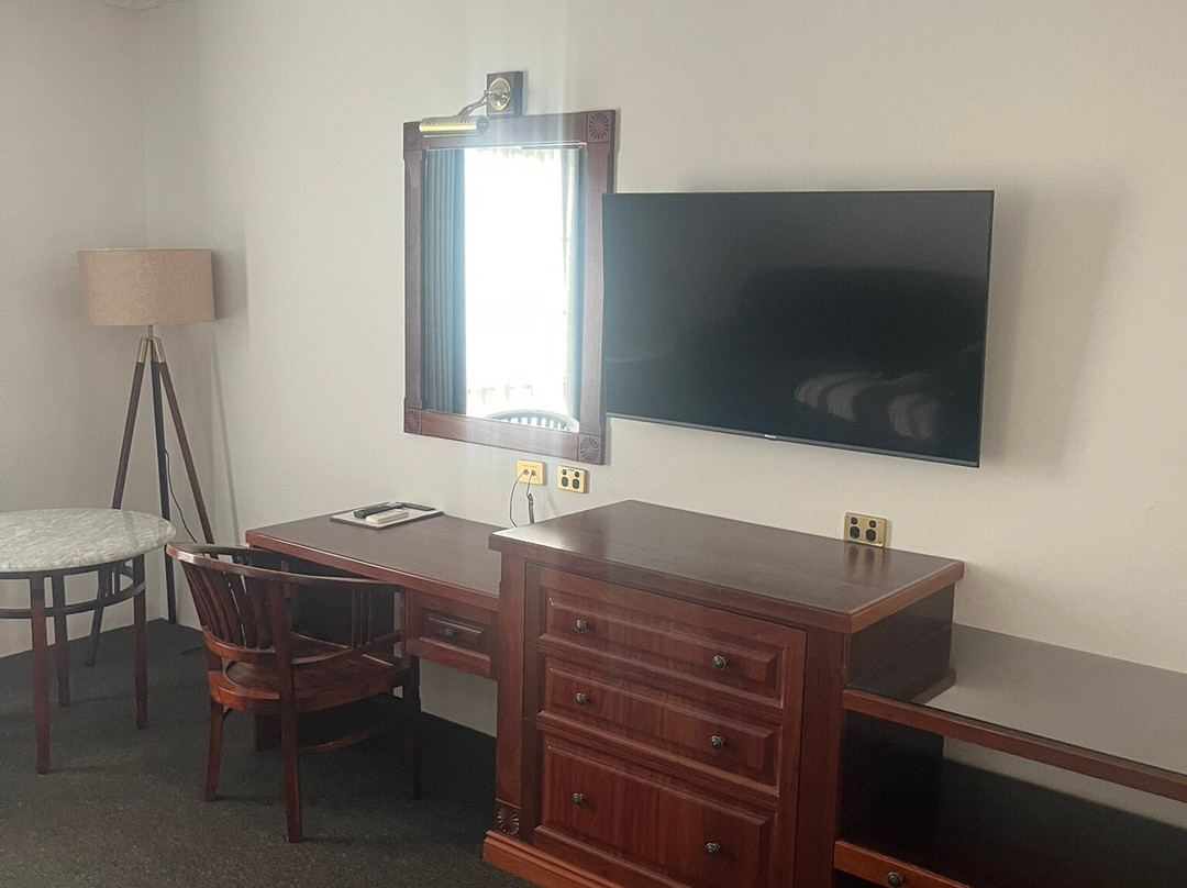 劳森河滨套房酒店主图