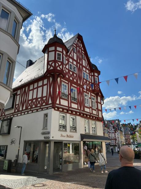 蒙塔鲍尔城堡酒店-旅行者