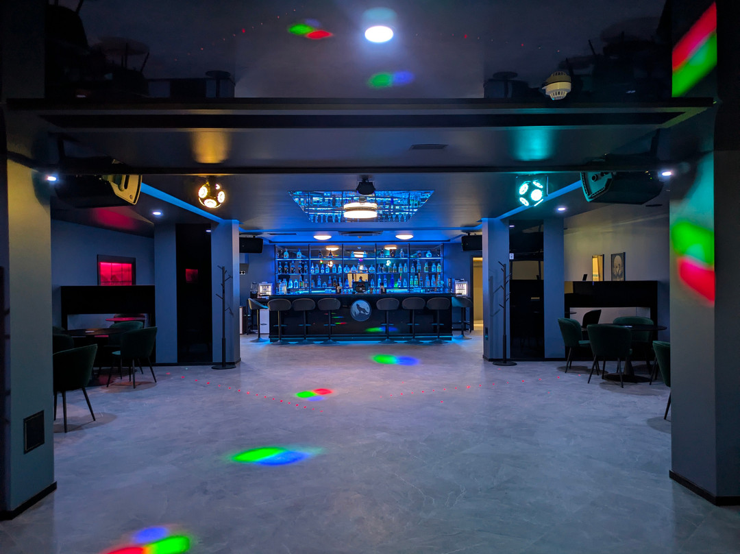 Kuuvalge Bar & Shisha Lounge