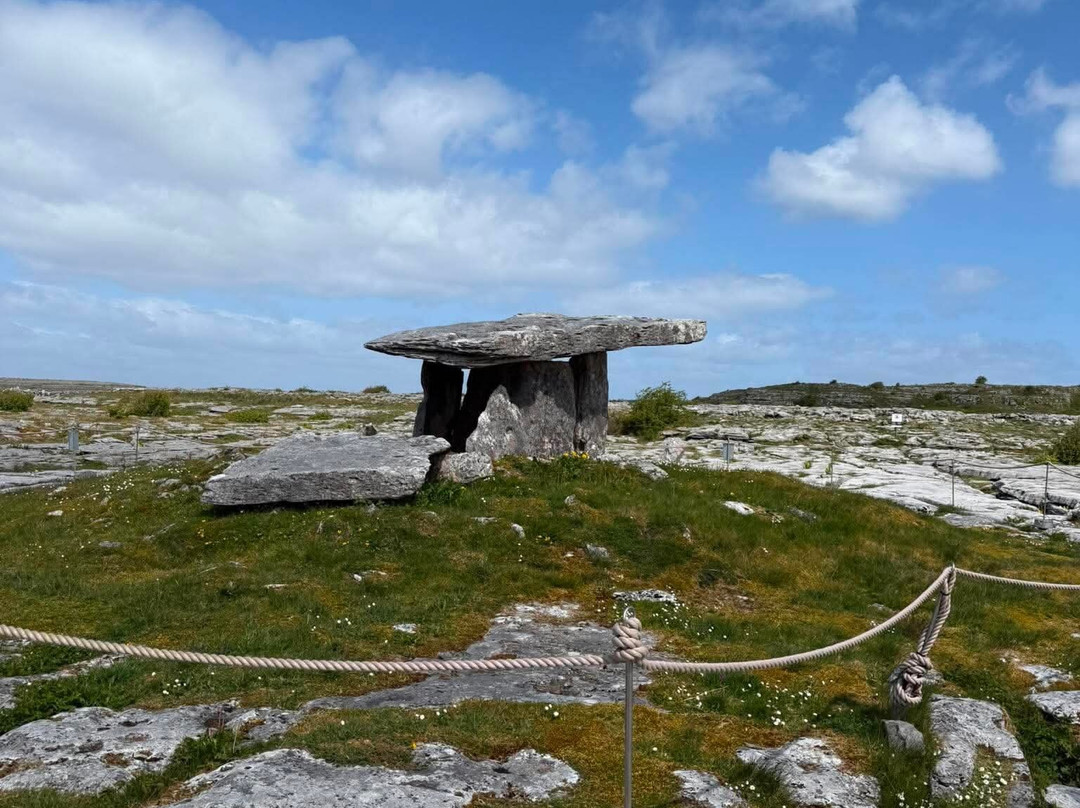 Poulnabrone Dolmen-克莱尔郡必去景点