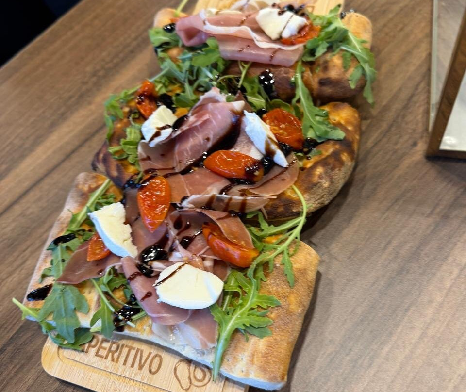 Sienna Pizza Santorini
