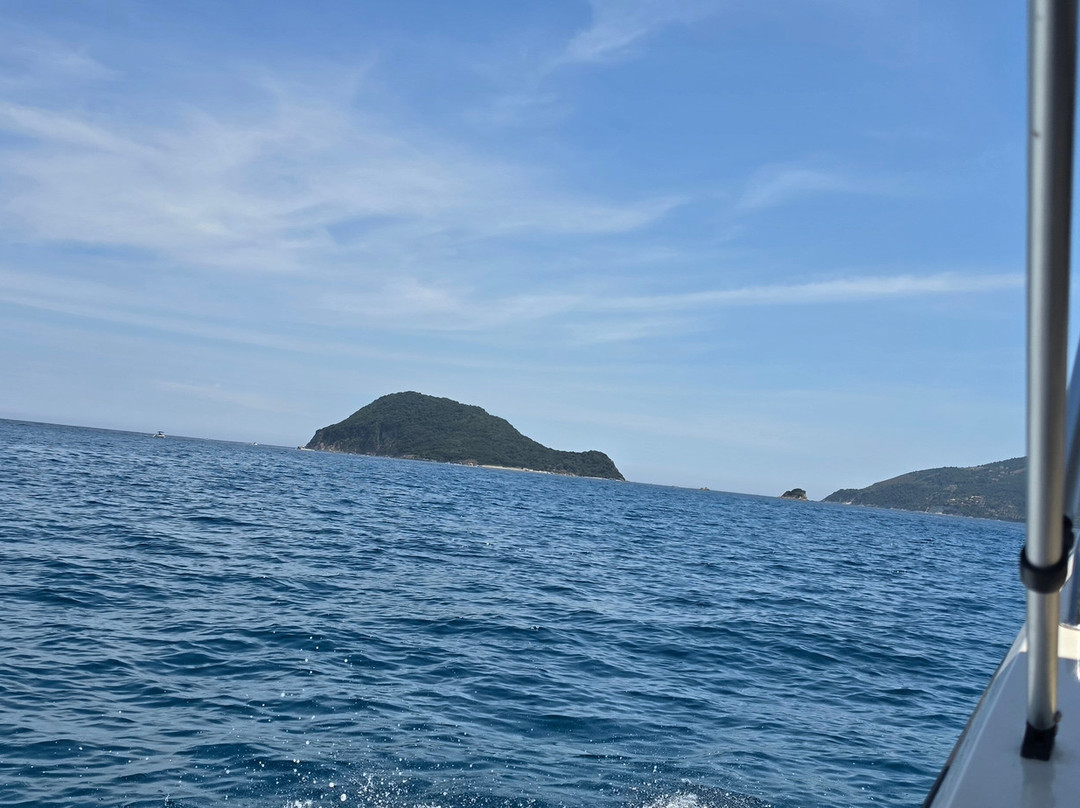 Fioro Boat Rentals-Agios Sostis必去景点